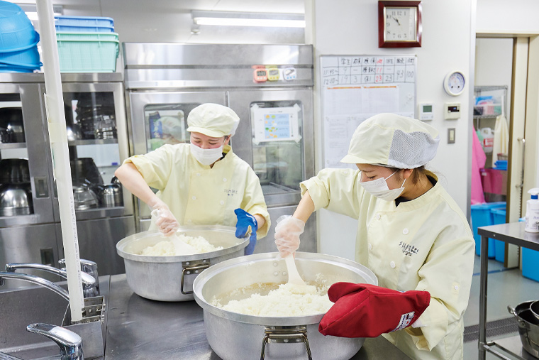 給食はどのようにして作られている?~大量調理について~!